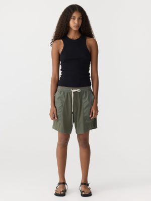 contrast pocket detail short 1