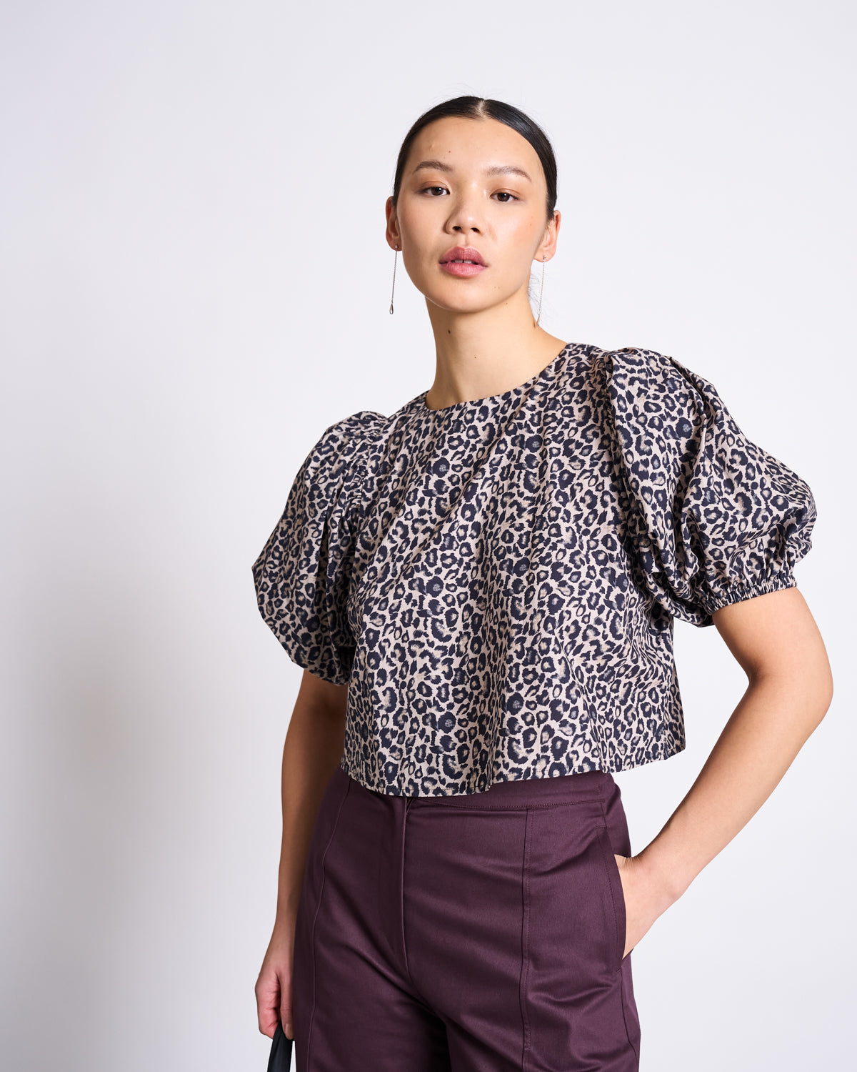 cropped organic cotton blouse olmos leo print 1