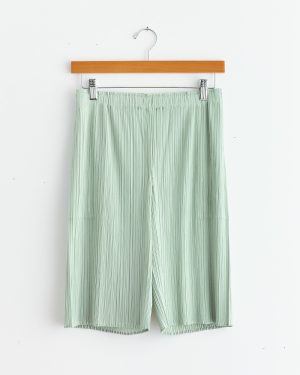 monthly colors june shorts in pastel green 1