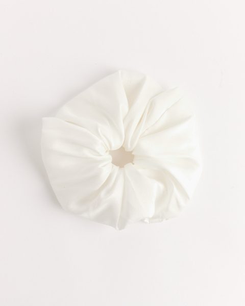 scrunchie in porcelain 1