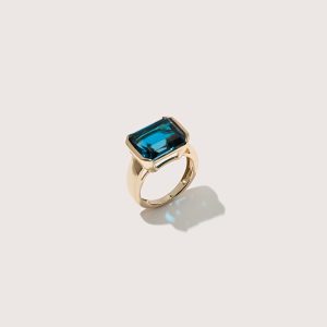14kt blue topaz domino ring 1