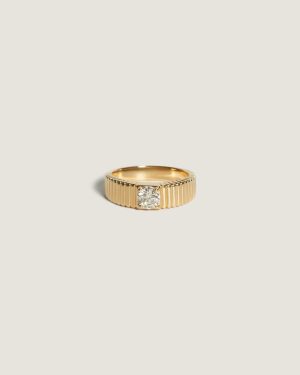 solis ribbed ring round diamond 1