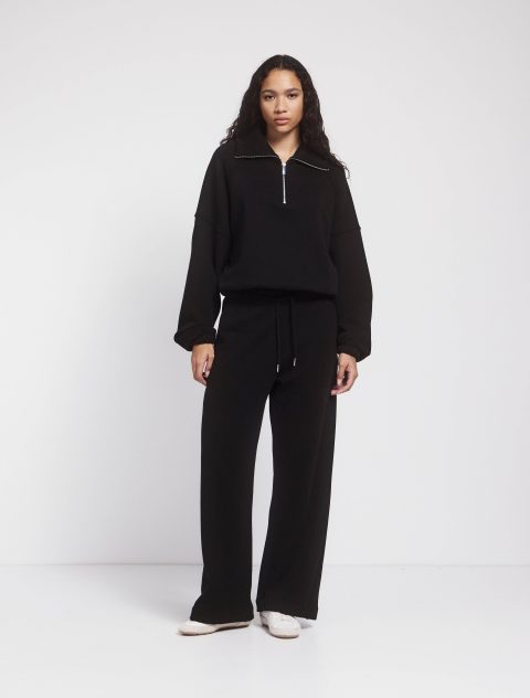 straight leg sweatpant in black 1