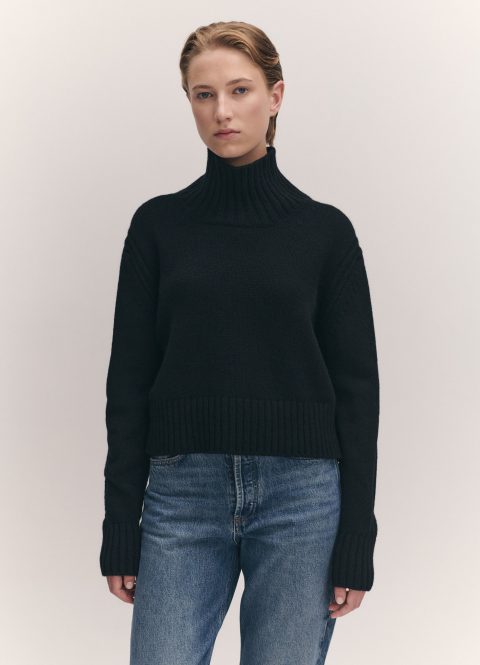 fintra crop high neck in black 1