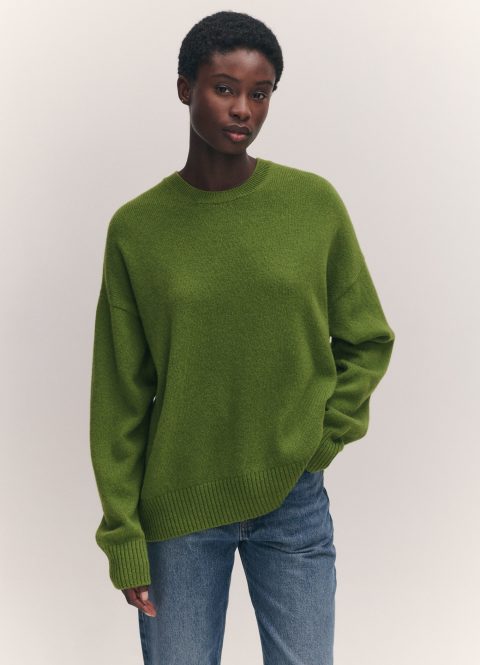 innes slouch crewneck in pickle green 1